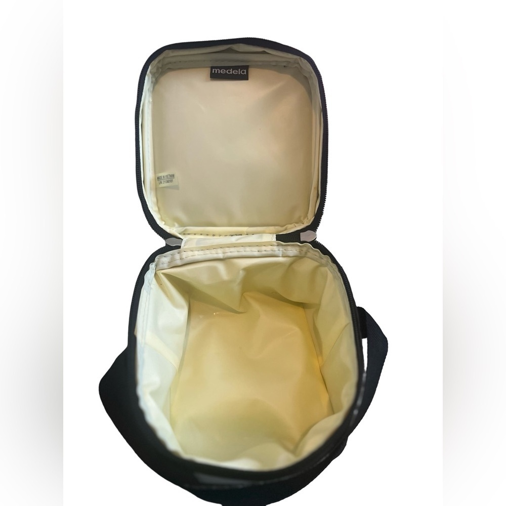 Medela Black Breast Milk Cooler Bag. - Picture 3 of 4